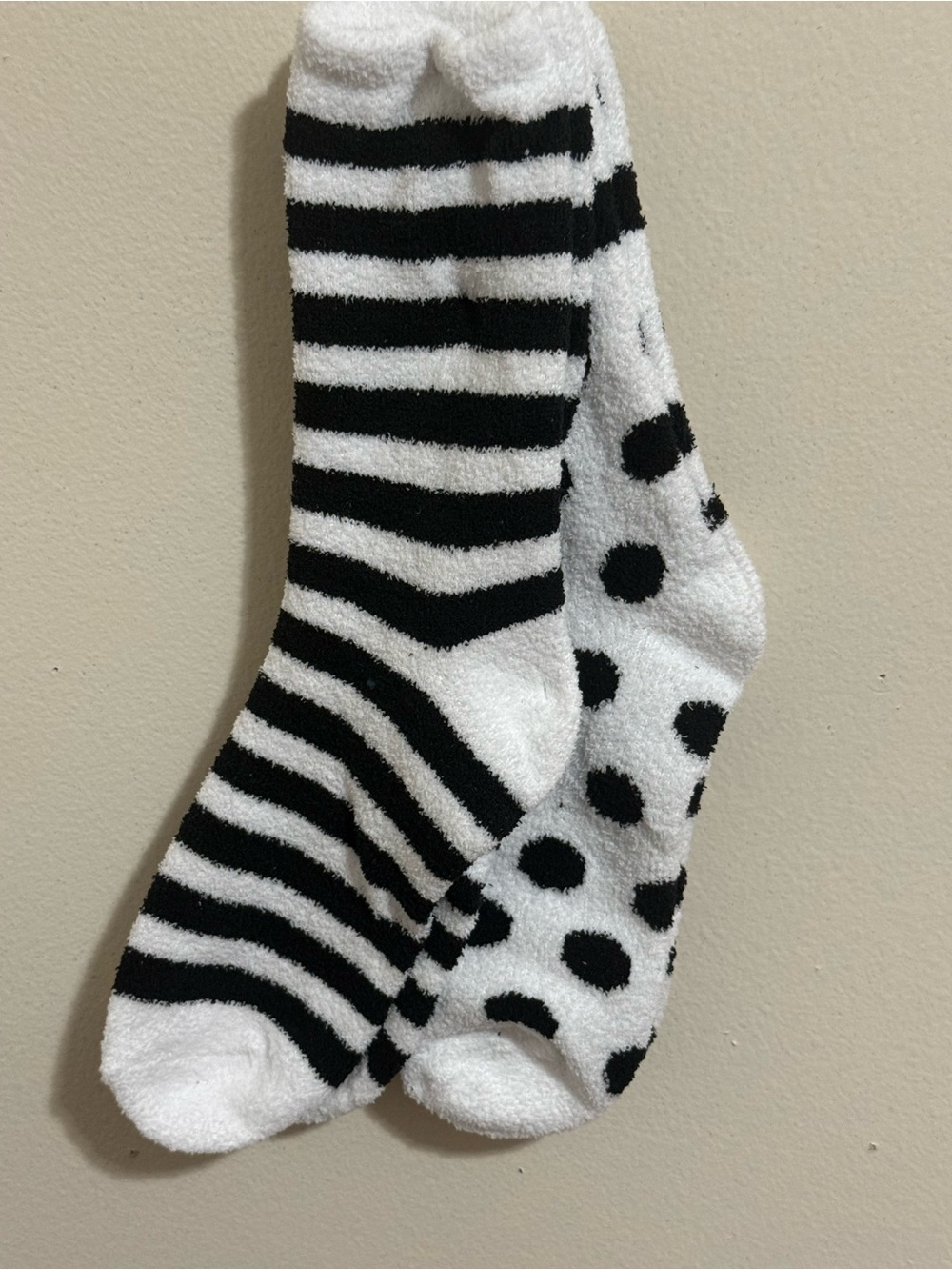 Cozy Black & White Patterned Womens Socks - Pack of 2 NEW